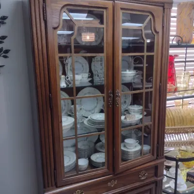 Sale Photo Thumbnail #407: Vintage Thomasville Double Glass Door China Hutch