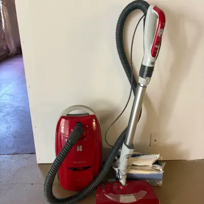 Kenmore Progressive True HEPA Canister Vacuum w/ PowerMate (Model 116.21714110) & Replacement Bags