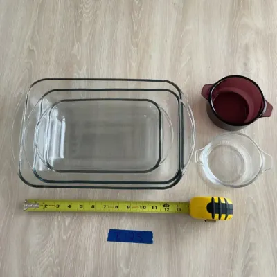 Assorted glass bakeware