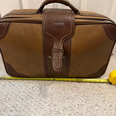 Samsonite Suitcase 21 1/2 X 8 X12- No Key To Lock