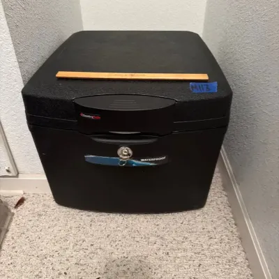 Century Safe With Key 16 1/2 X 19 X 13 1/2