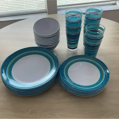 Set Of Plastic Dishes & glasses