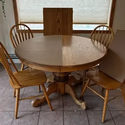 Round Oak Table W/ Leaf & Cover 