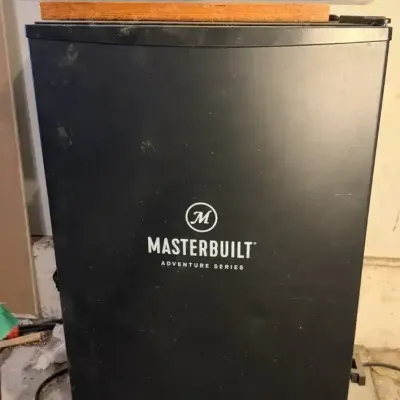 Masterbuilt Adventure Series Meat Smoker
