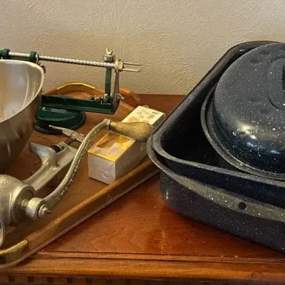 Enamel Roasting Pans & Assorted Kitchen Wares
