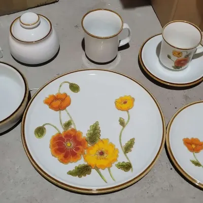Mikasa "California Poppies" Stoneware - 6 Full Place Settings