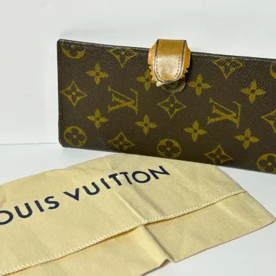 Authenticated Louis Vuitton VTG Monogram Canvas Wallet w/ Attached Coin Pocket