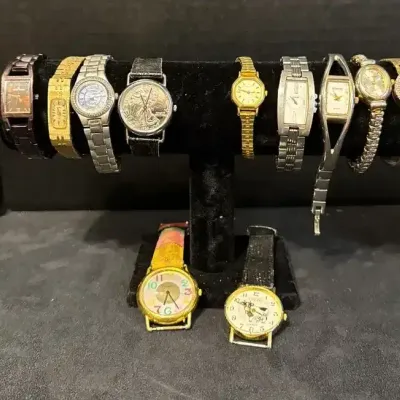 Women's Vintage Watches - Lot 1 of 2
