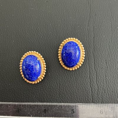 Sale Photo Thumbnail #241: Beautiful Vintage Gold Tone Earrings with navy blue cabochon stone 
Please see attached pictures