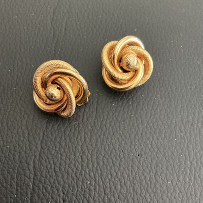 Sale Photo Thumbnail #183: Beautiful Gold Tone Fashion Earrings 
Please see attached pictures