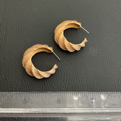 Sale Photo Thumbnail #141: Vintage brushed gold tone fashion earrings 
Please see attached pictures