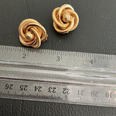 Sale Photo Thumbnail #187: Beautiful Gold Tone Fashion Earrings 
Please see attached pictures