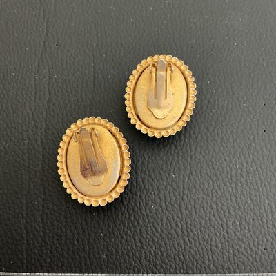Sale Photo Thumbnail #243: Beautiful Vintage Gold Tone Earrings with navy blue cabochon stone 
Please see attached pictures