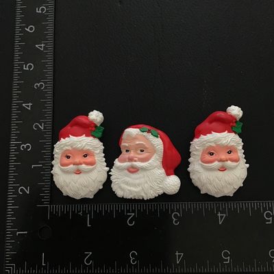 Lot of vintage Santa Claus brooches