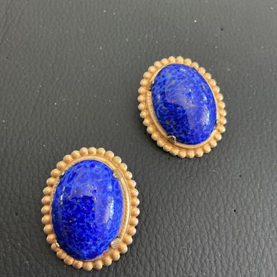 Sale Photo Thumbnail #245: Beautiful Vintage Gold Tone Earrings with navy blue cabochon stone 
Please see attached pictures