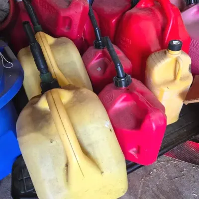 12 Plastic Gas Cans