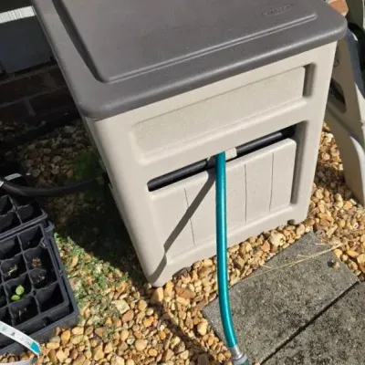 Suncast Outdoor Garden Hose Reel Case & Hose