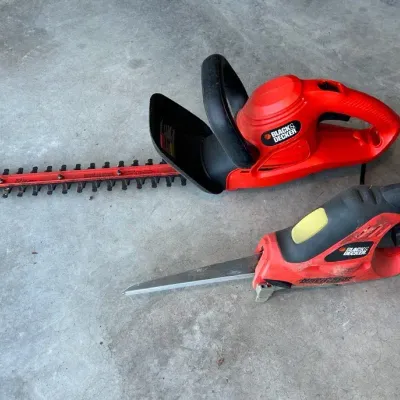 B&D Navigator Saw And 22” Hedge Trimmer