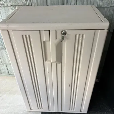 Rubbermaid Outdoor Patio Storage Cabinet