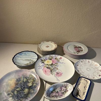 Sale Photo Thumbnail #190: Lk assorted handpainted porcelain plates collection