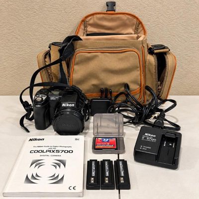 Sale Photo Thumbnail #39: E nikon coolpix 5700 digital camera with accessories