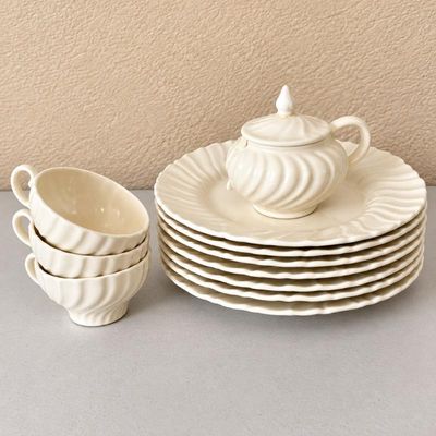Sale Photo Thumbnail #109: Hk franciscan 12 piece dinnerware set with sugar pot and tea cups