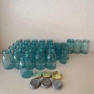 Sale Photo Thumbnail #191: Lk assortment of 31 vintage blue ball canning jars with lids