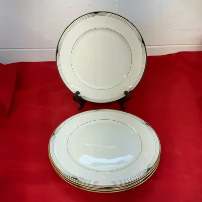 Lenox Cream Black & Gold Dinner Plates