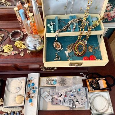Sale Photo Thumbnail #74