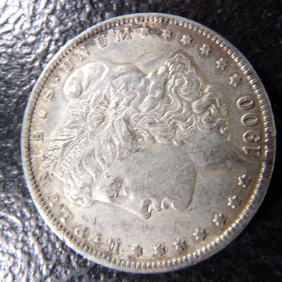 1900-O MORGAN SILVER DOLLAR