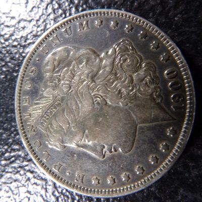 1900 MORGAN SILVER DOLLAR