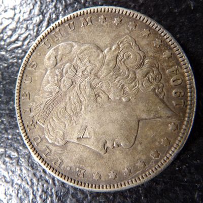1904 MORGAN SILVER DOLLAR