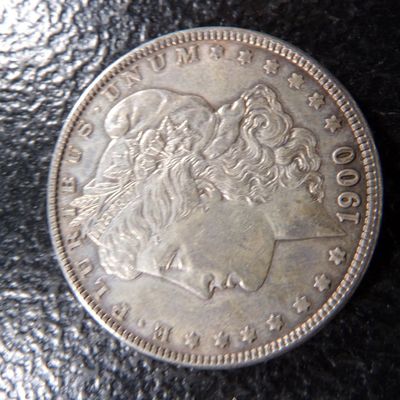1900 MORGAN SILVER DOLLAR