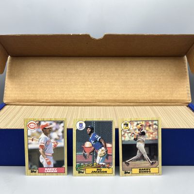 Sale Photo Thumbnail #31: 1987 Topps Baseball Complete Set W/ Barry Larkin RC, Bo Jackson RC, & Barry Bonds RC