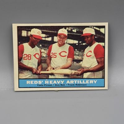 Sale Photo Thumbnail #158: 1961 Topps Red Heavy Artillery #25 HOF - Frank Robinson - Sharp