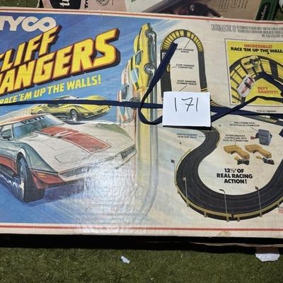 Tyco Cliff Hangers Slot Car