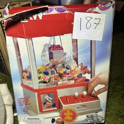 "The Claw" Electronic Tabletop Candy Grabber