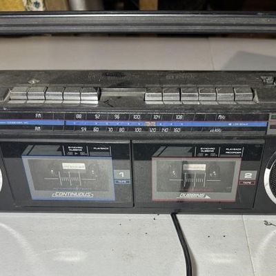 Soundesign Model 4742 Dual Cassette Boombox