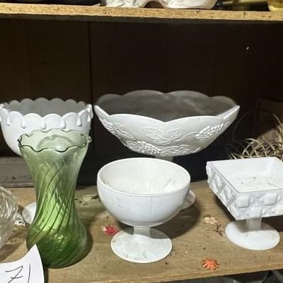 Pickers Rights of Middle Shelf