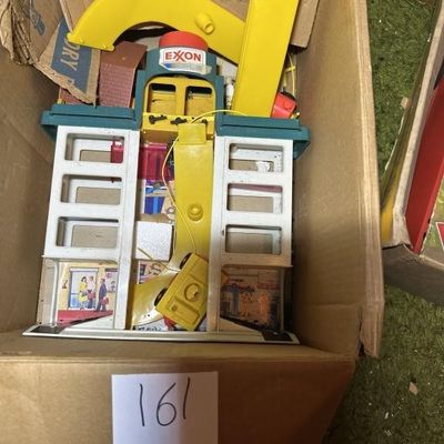 1970s/80s Exxon Gas Station Parking Garage Playset