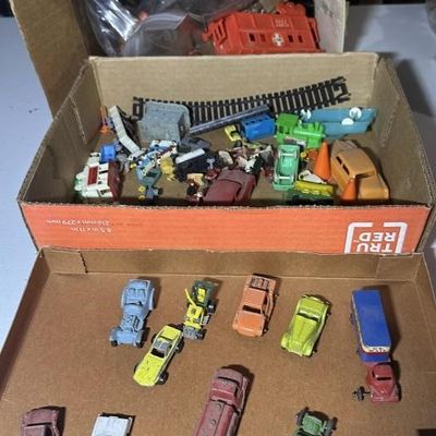 Lesney Matchbox & Die-Cast Vehicle Box Lot