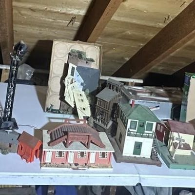 O-Gauge Lionel & Marx Model Train Buildings &