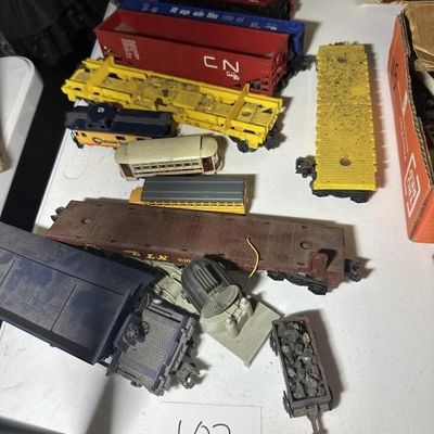 O-Gauge Lionel & Matchbox Train Cars &