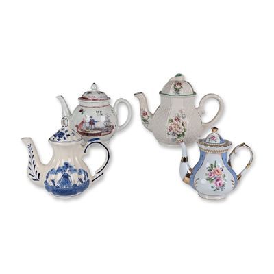 Sale Photo Thumbnail #64: 4pc Collection of Decorative Ceramic Teapots