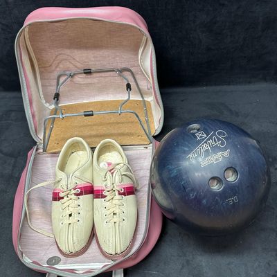 AMF Strikeline Bowling Ball with Brunswick Pink Carry Case and Bowling Shoes