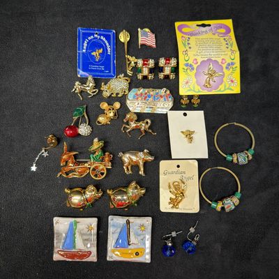 Assorted Vintage Fashion Jewelry Pins Earrings and Accessories Group