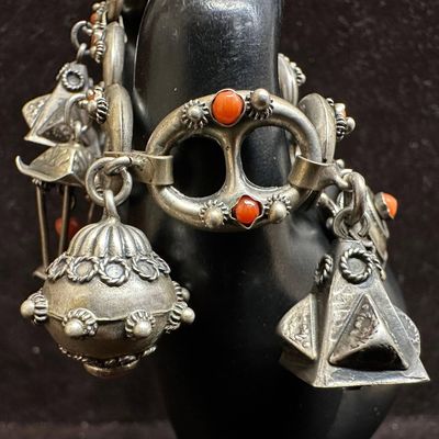 Coral Cabochons Mariner Oval Style Floral Motif Chain Five Charm Bracelet 800 Silver