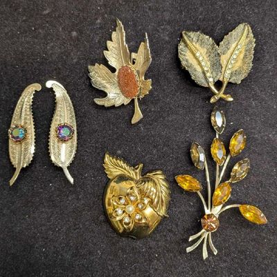 Vintage Coro And Unmarked Brooch Pins And Leaf Clip On Earrings