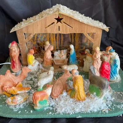 Vintage Electric Lighted Nativity Set – Wood Stable, Hand-Painted Figures