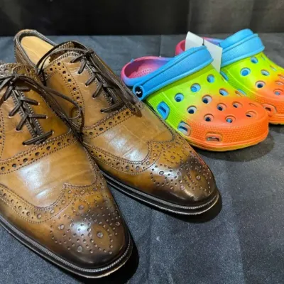 To Boot New York Men's Wingtip Oxfords Sz 8.5 + Tie-Dye Clogs